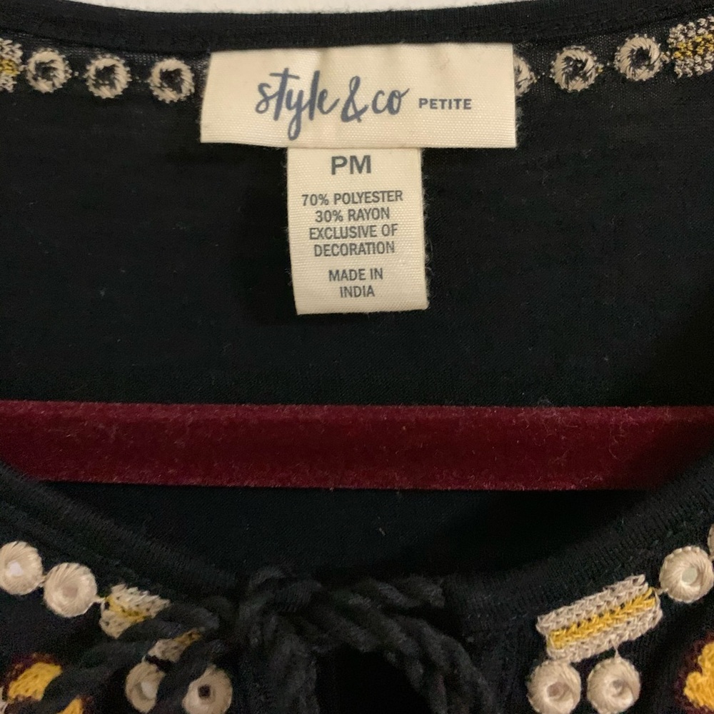 Women’s Sleeveless Top - Picture 2 of 3